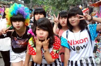 Ảnh: Hot teen xinh xắn 'đại náo' phố Trung thu