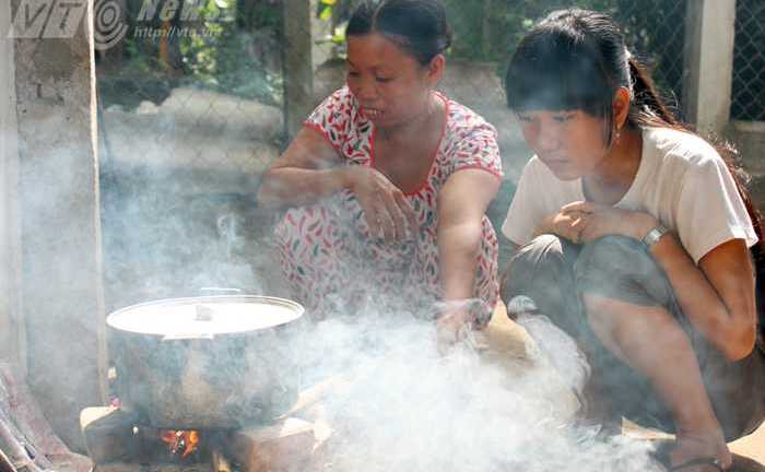 Ô Xin xúc động nhận học bổng 30 triệu đồng