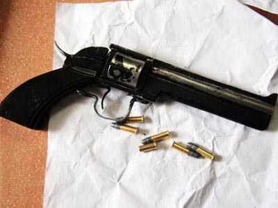 Hai người Philippine thuê khách sạn đâm nhau