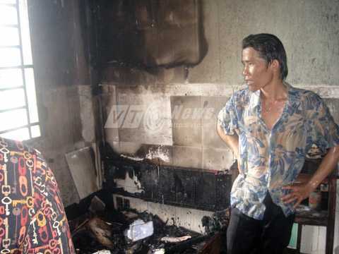 Lửa bùng cháy trong căn nhà bị khoá ngoài