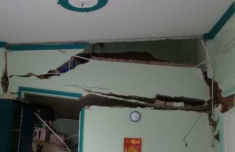 Video: Nhà 2 tầng đổ sập trong tích tắc