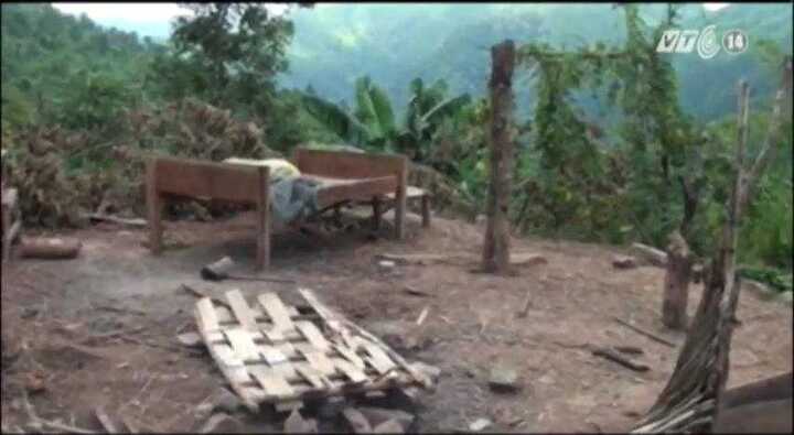 Lở núi, nứt đất ở Điện Biên