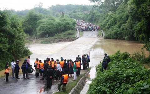 Sinh mạng 3 vạn dân đang... đợi 1 cây cầu