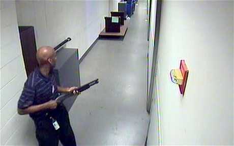 Công bố clip sát thủ rình rập ở căn cứ hải quân