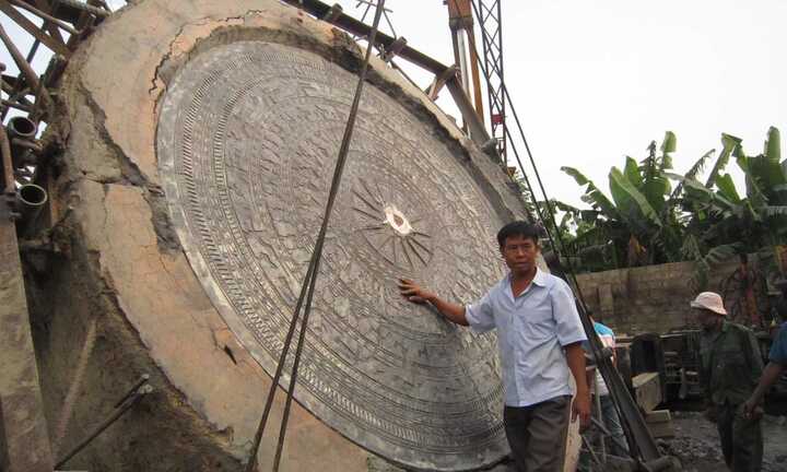 'Mục sở thị' trống đồng lớn nhất thế giới