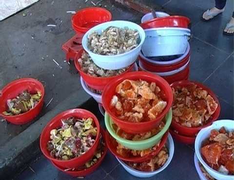 Tận thấy kẹo hết 'đát', vón cục ngâm hoá chất tái chế