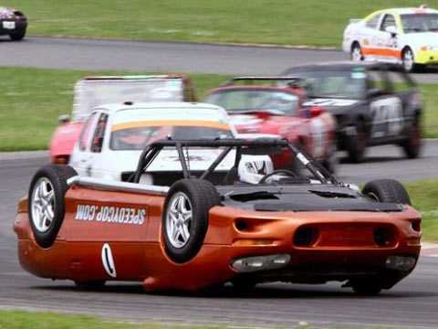 Siêu dị xe đua chạy bằng... trần