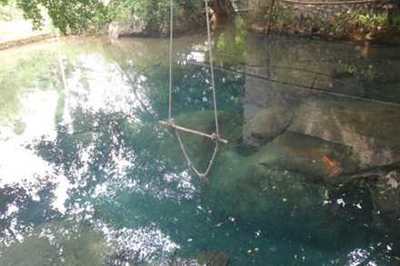 Những câu chuyện khó tin bên 9 miệng giếng thiêng