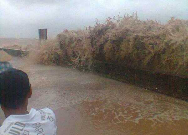 Bão Wutip hoành hành ở Quảng Bình, gió giật cấp 11