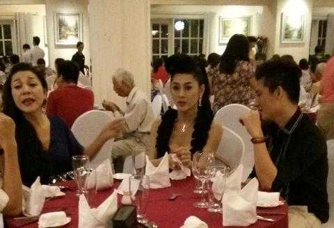 Lâm Chi Khanh xuất hiện quyến rũ bên trai đẹp ở Hà Nội