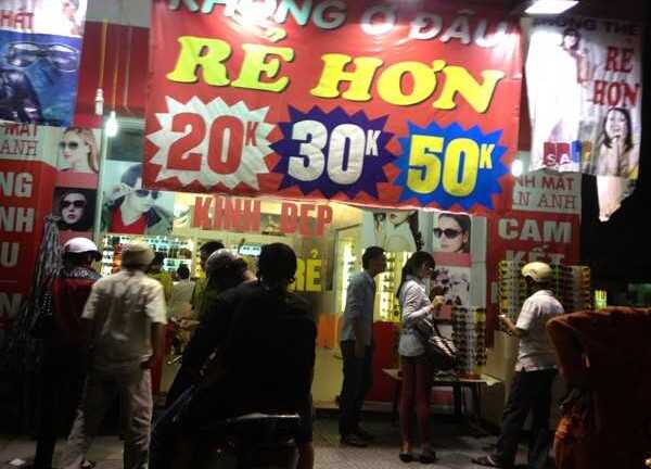 Thực hư kính mắt 5.000 đồng 'đại náo' thủ dô