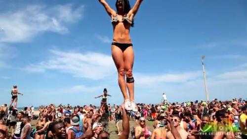 Những pha biểu diễn đáng kinh ngạc của cổ động viên