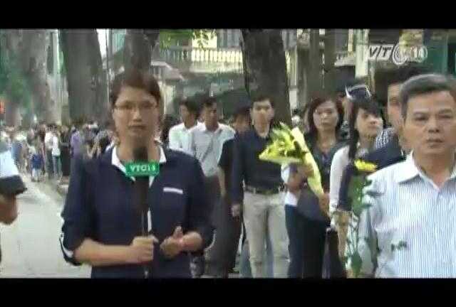 Clip: Dòng người xếp hàng cả cây số vào viếng Đại tướng