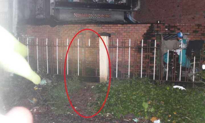 Bị tàu hỏa húc bay, bé gái thoát chết kỳ diệu