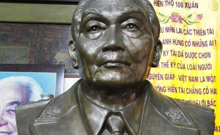 Tạc tượng và đặt tên đường mang tên Đại tướng theo phương án nào?