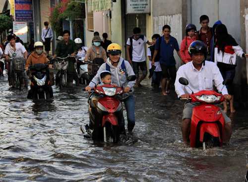Đồng bằng sông Cửu Long ngập trong nước lũ