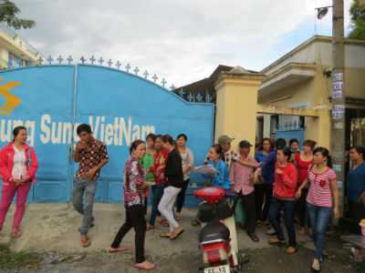 Dỡ nhà ông chủ để bán ve chai trừ nợ lương