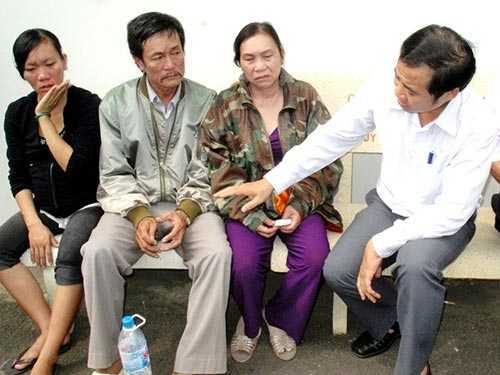 Bị can chết bất thường, công an vội chôn?