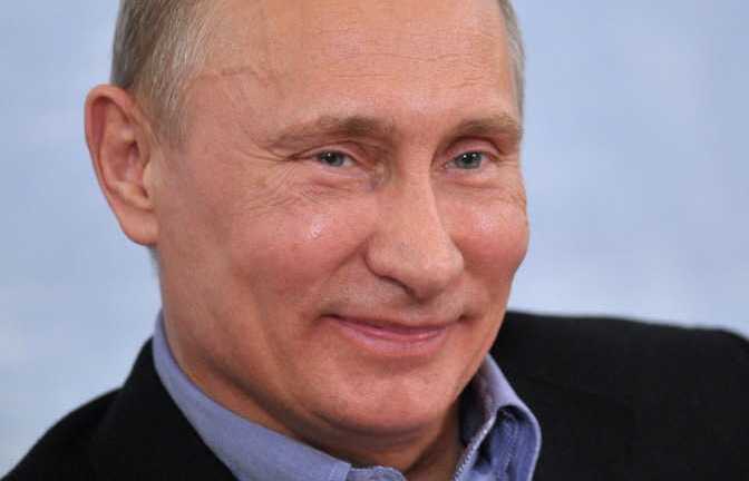 Clip: Tổng thống Indonesia đàn hát mừng sinh nhật Putin