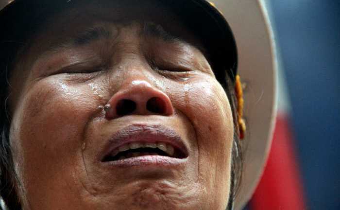 Nữ cựu binh khóc òa trước Nhà tang lễ viếng Đại tướng