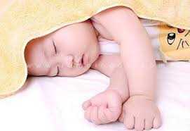 Mẹ ngủ, con chết cạnh không biết