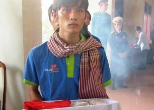 Đạp xe 1.300 km đưa nắm đất đắp lên mộ Đại tướng