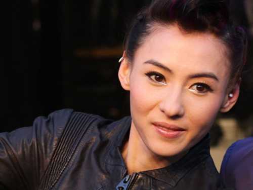 Trương Bá Chi mủi lòng về nước cho nhà chồng gặp cháu