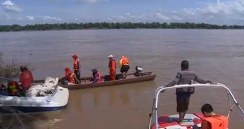 Video: Vớt được 8 thi thể trong tai nạn máy bay Lào