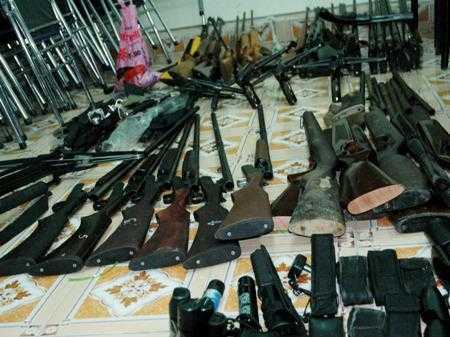 Cận cảnh kho súng săn khủng khiếp nhất từ trước đến nay