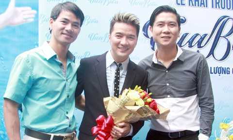 Mr Đàm khai trương Vua biển tưng bừng ở Thủ đô