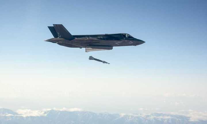 Gã 'béo' F-35 lần đầu ném bom thông minh