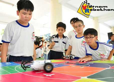 Bí ẩn trong lò luyện ‘chiến binh robot nhí” ở TP.HCM