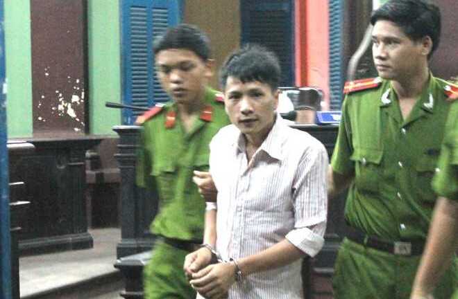 Nữ sinh lớp 10 bị bạn trai ép làm nô lệ tình dục