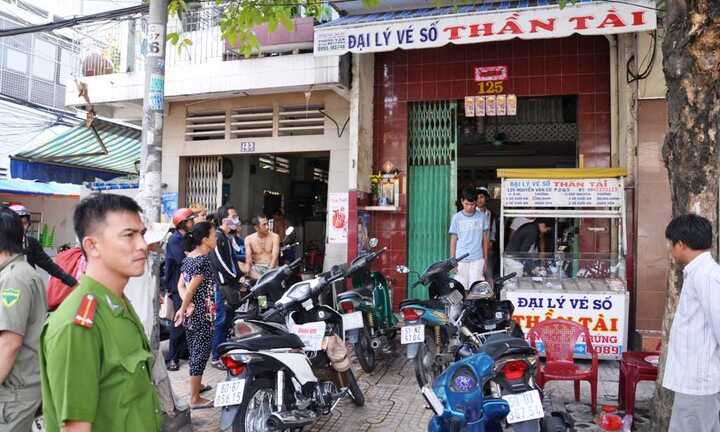 8 người bị tạt a xít gây chấn động giữa Sài Gòn