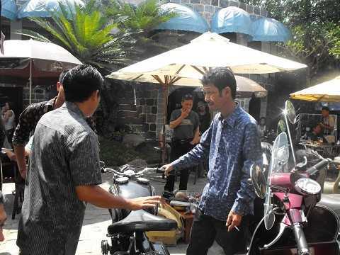 Chợ 've chai' ngàn đô