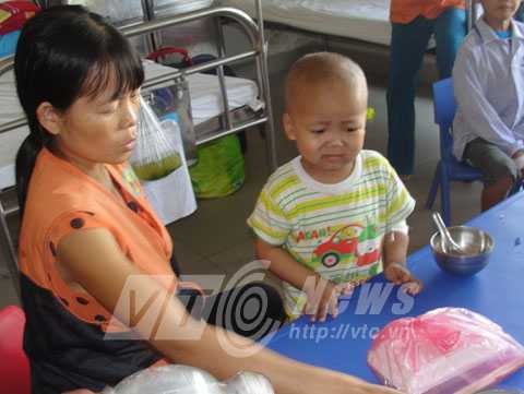 Con ung thư khóc không cho đưa xác bố vào quan tài