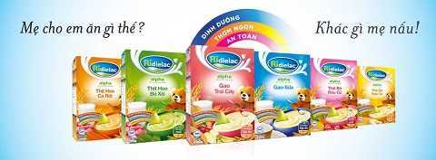 Trẻ đang ăn dặm nên chọn sữa bột gì?