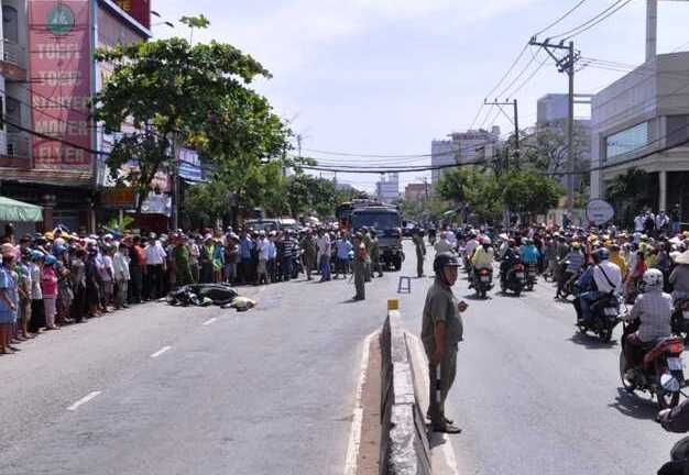 Cô gái trẻ chết thương tâm dưới bánh xe bồn