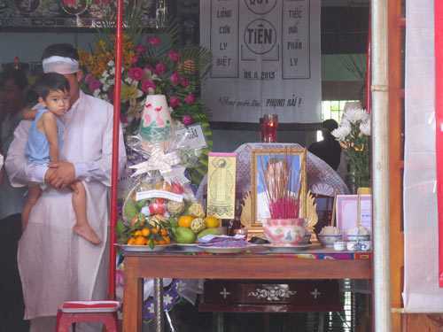 Đẫm nước mắt tiễn đưa nữ phóng viên tử nạn trong bão