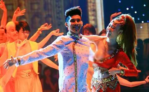 Hà Hồ 'khó chịu' khi Ngân Khánh bị phạt vì lộ vòng một