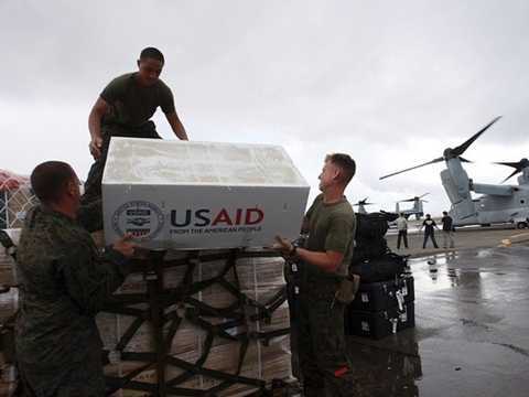 Hỗ trợ 'keo kiệt', Trung Quốc bị chỉ trích