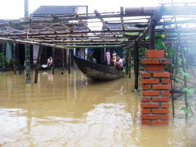 Mưa rét khắp miền Bắc, miền Trung lũ xuống chậm