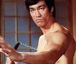 Lý Tiểu Long một mình hạ gục hai võ sỹ Nga, Nhật Bản