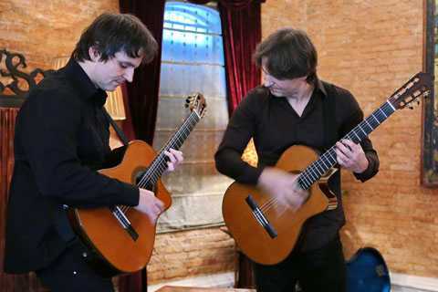 Hai nghệ sỹ Đức điển trai sang Việt Nam trình diễn