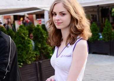 Những cô gái bán hàng rong xinh đẹp 'đốn tim' dân mạng