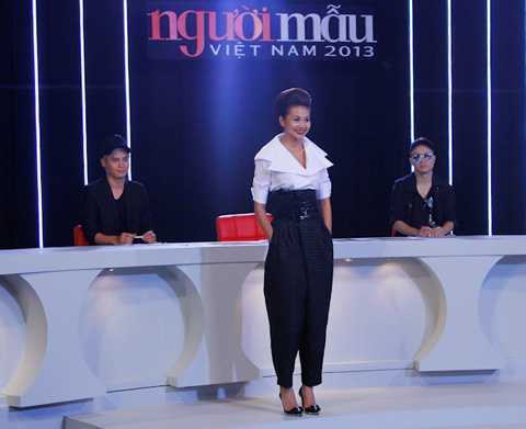 Vietnam’s Next Top Model mang thí sinh ra làm trò lố