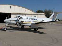 Giây phút máy bay tiếp đất bằng bụng