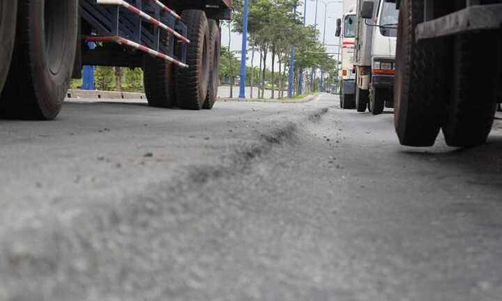 Cận cảnh đường 10.000 tỷ sụt lún nghiêm trọng