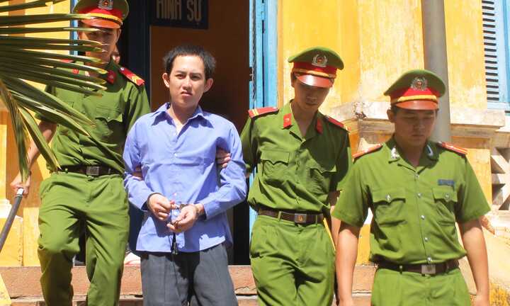 Bị đánh chết vì mắng người khác tè bậy