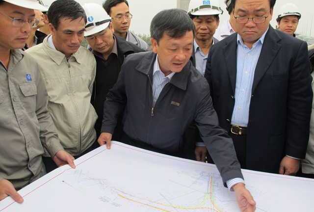 Phó Thủ tướng thị sát đường cao tốc hiện đại nhất Việt Nam